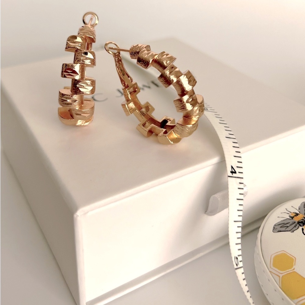 Chunky Hoop Earrings 18k Gold Plated Special Design Luxury  Jewelry - Picture 4 of 11